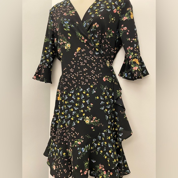 Floral wrap dress - Picture 2 of 4